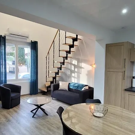 Le Cerf Au Bois Dormant * Ruelle-sur-Touvre