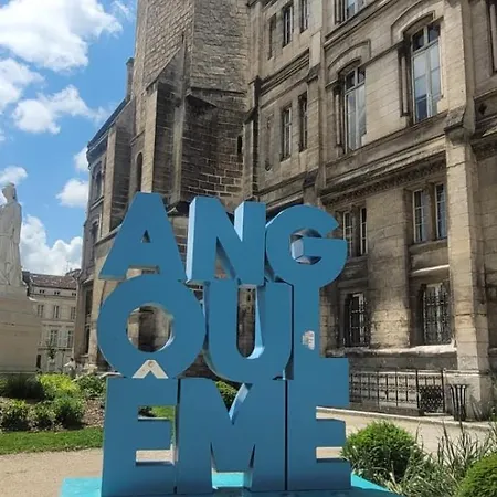Le Cerf Au Bois Dormant Apartment *