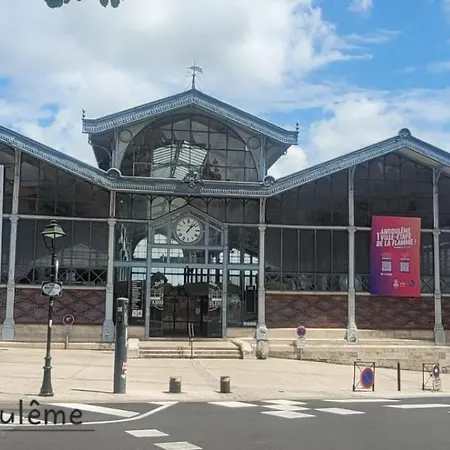 Le Cerf Au Bois Dormant