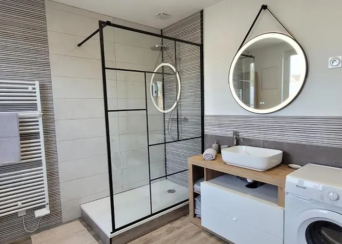 Le Cerf Au Bois Dormant * Ruelle-sur-Touvre